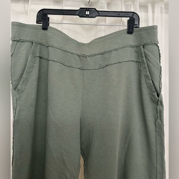 Terra & Sky 1X (16/18) sage green wide leg cropped lounge pants with raw hems - Picture 4 of 4